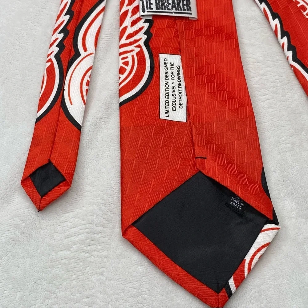 Tie Breaker NHL Hockey Licensed Detroit Red Wings Neck Tie